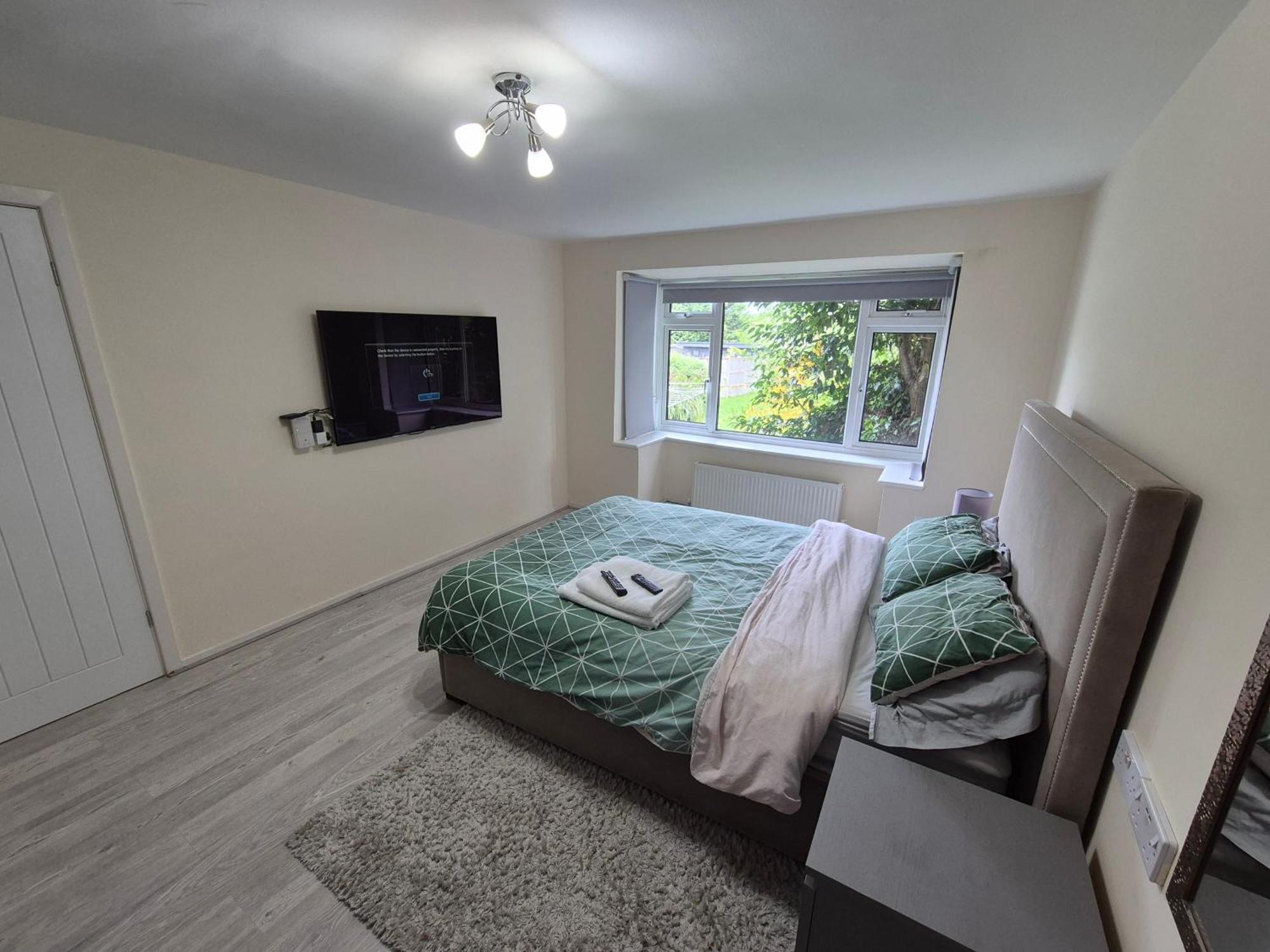 Lovely & Beautiful 2 Bed-Apartment In Borehamwood Exterior photo